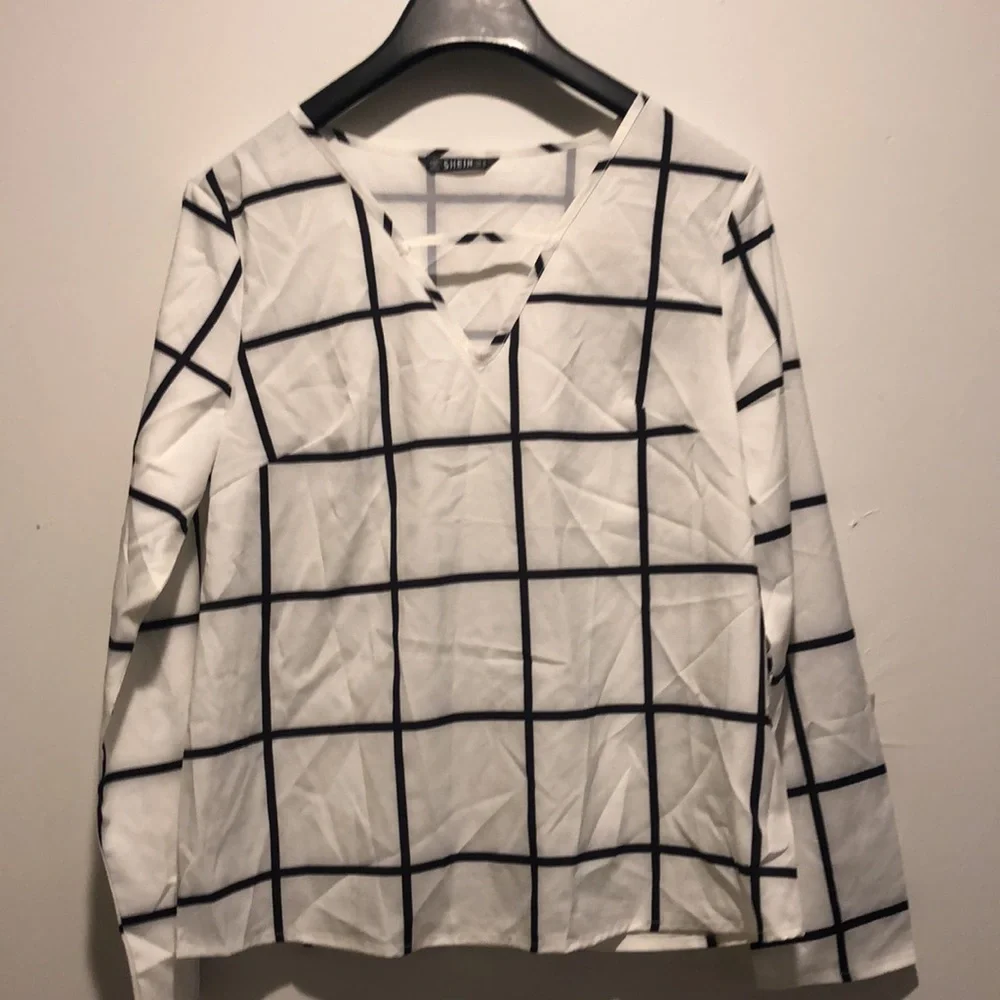 Shein medium top. - Picture 4 of 12